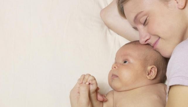 Aprueban el cuarto mes de licencia por maternidad